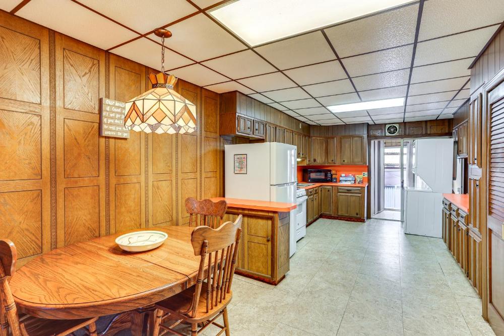 Playroom and Fenced Yard Mt Carmel Family Home!